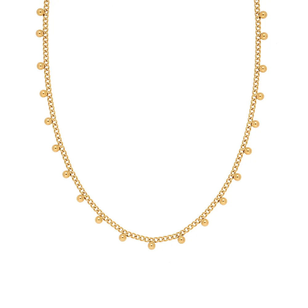 Elegante Halskette mit kleinen goldfarbenen Perlen